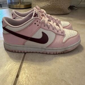 Nike Dunk Low
Pink Foam Red White (GS)